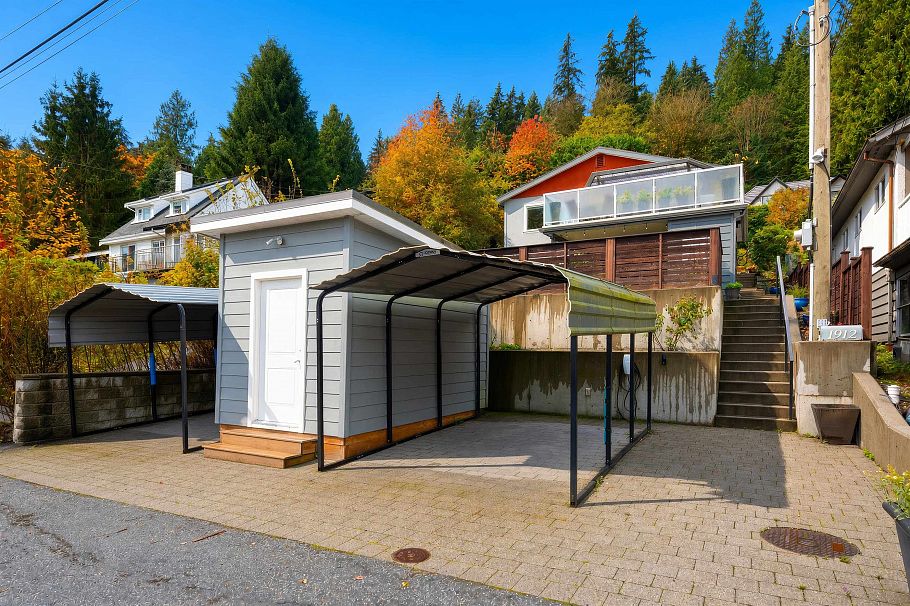 1912 Cliffwood Road North Vancouver, BC - 29
