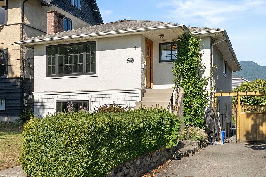 626 E 13th Street North Vancouver, BC - 37