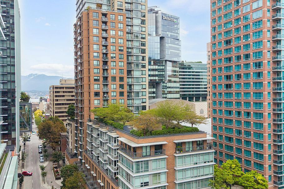 2106 788 Richards Street Vancouver, BC - 2