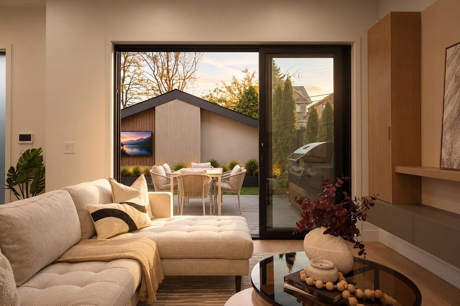 2 882 E 13 Avenue Vancouver, BC - 3