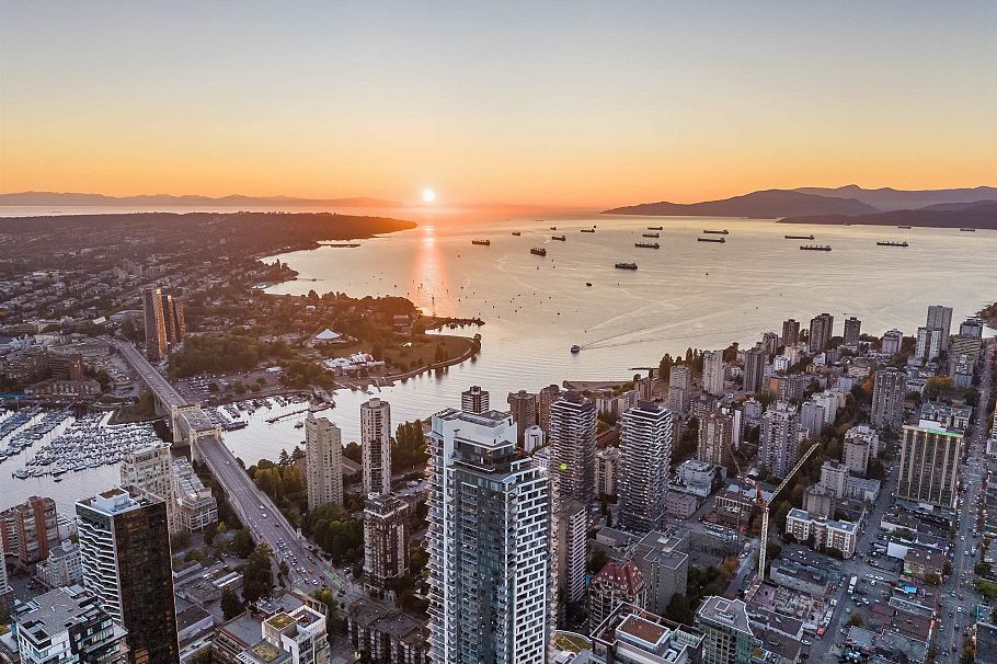 5602 1289 Hornby Street Vancouver, BC - 1
