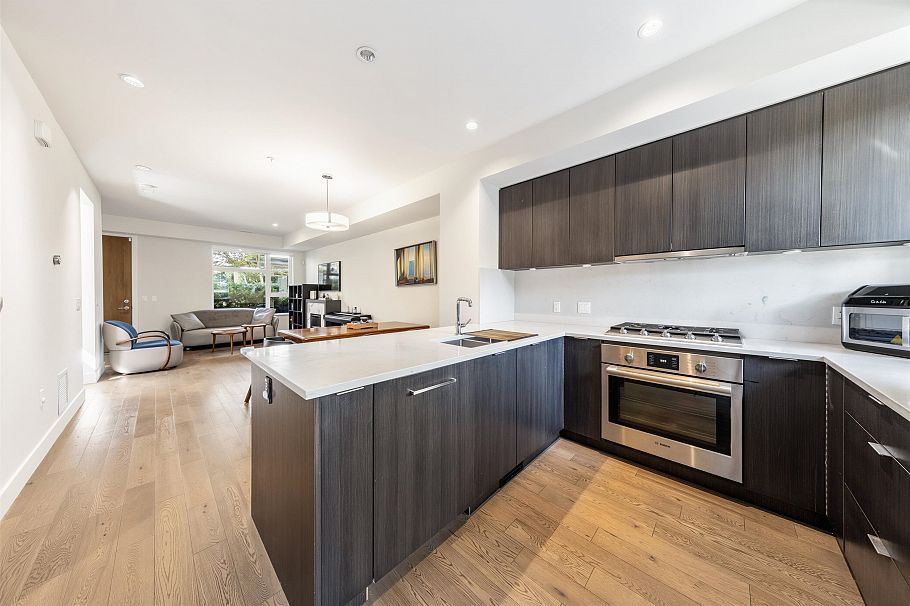 5490 Oak Street Vancouver, BC - 10