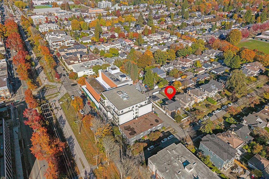2079 W 46th Avenue Vancouver, BC - 37