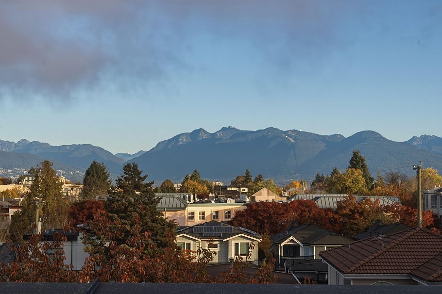 1 266 E 38 Avenue Vancouver, BC - 22