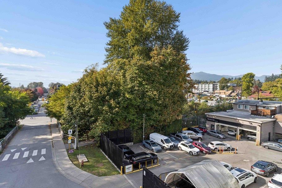 313 725 Marine Drive North Vancouver, BC - 29