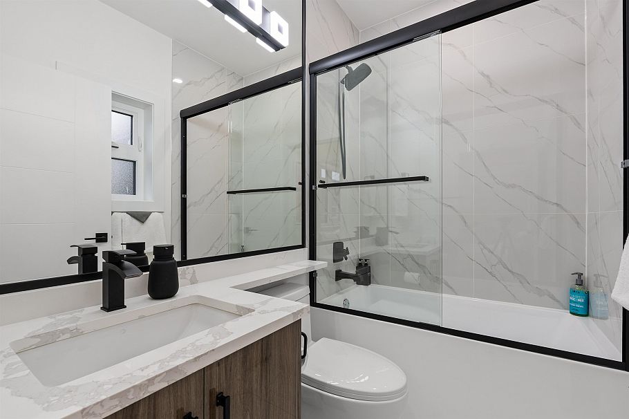 1 3344 Adanac Street Vancouver, BC - 21