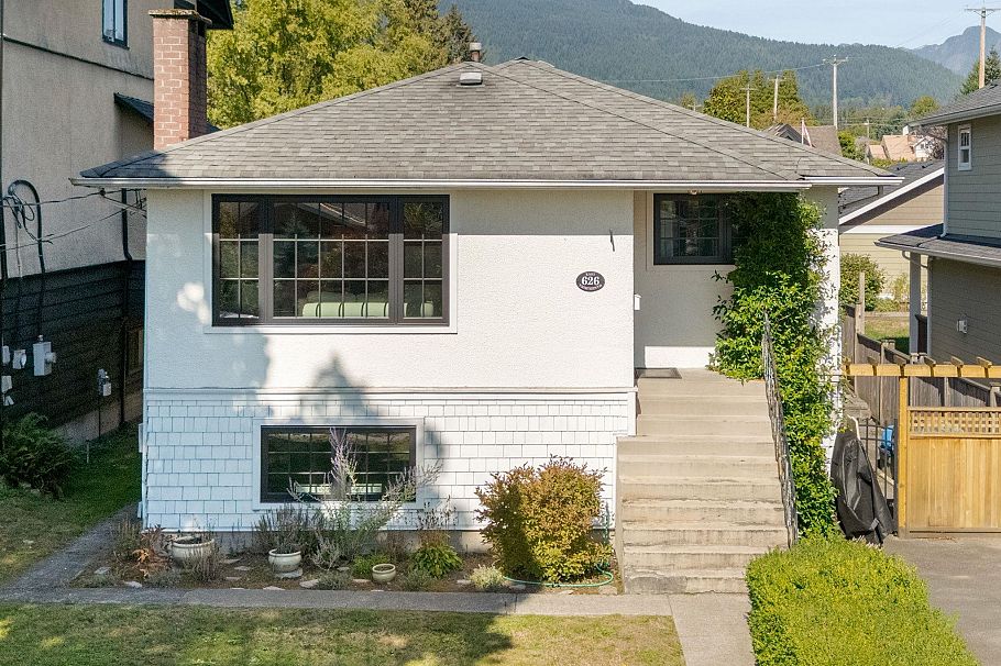 626 E 13th Street North Vancouver, BC - 36