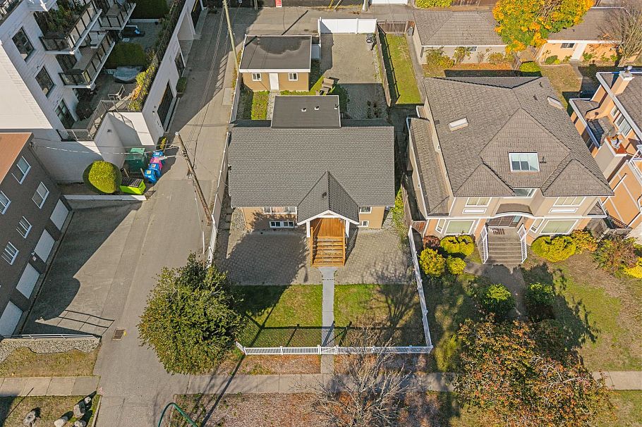 2079 W 46th Avenue Vancouver, BC - 2