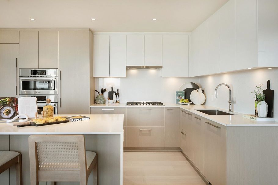 906 128 W 15th Street North Vancouver, BC - 2