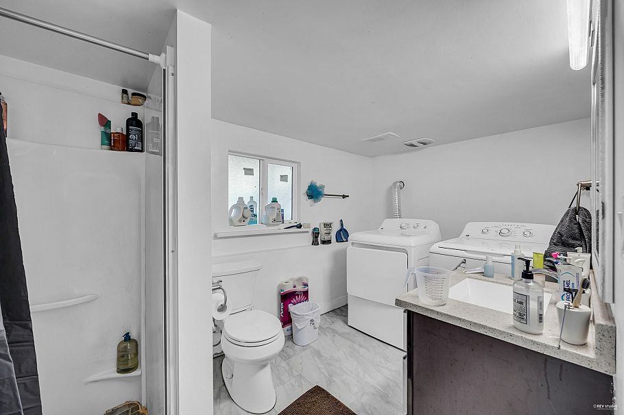 2079 W 46th Avenue Vancouver, BC - 25