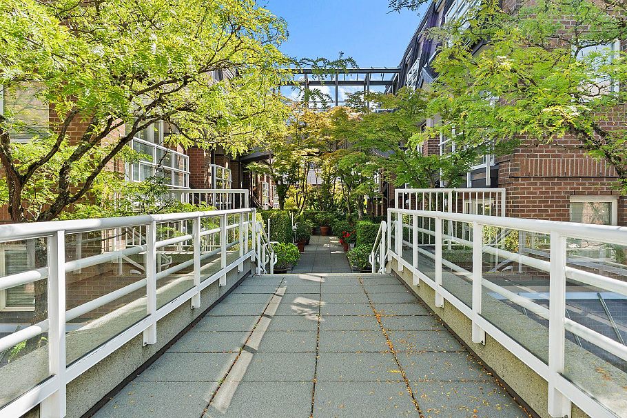 330 5790 East Boulevard Vancouver, BC - 17