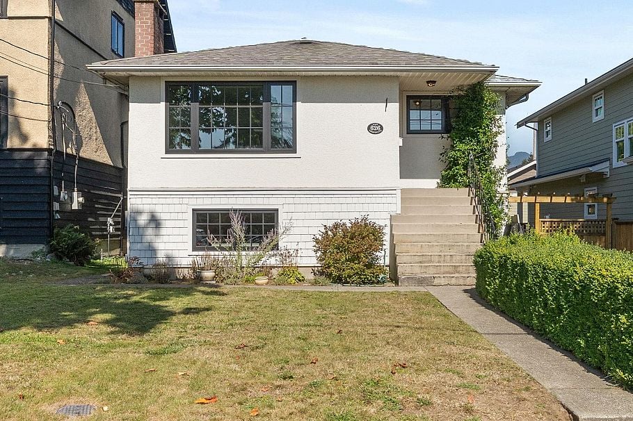626 E 13th Street North Vancouver, BC - 1