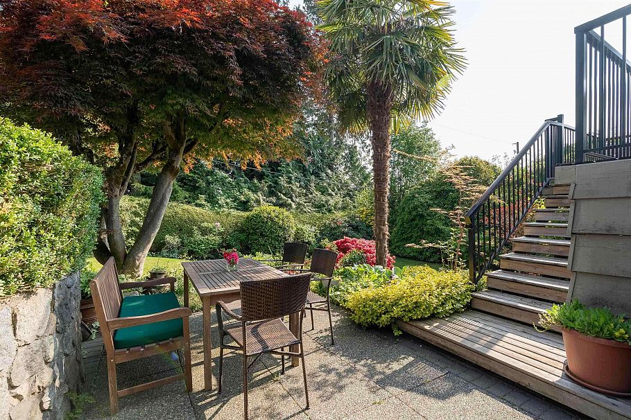 915 Wentworth Avenue North Vancouver, BC - 35