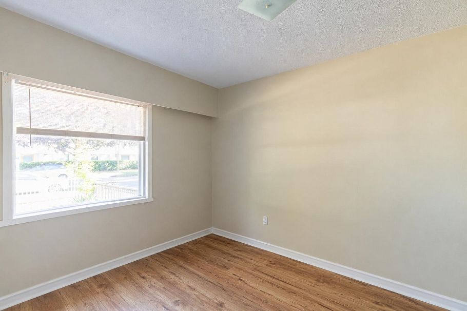 380 E 58th Avenue Vancouver, BC - 10