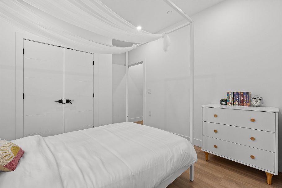 1 3344 Adanac Street Vancouver, BC - 23