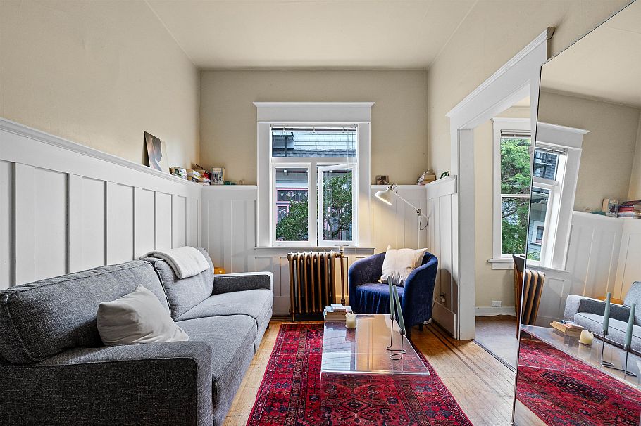 2315 W 6th Avenue Vancouver, BC - 4