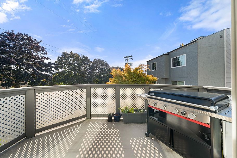 1 224 W 16th Street North Vancouver, BC - 30