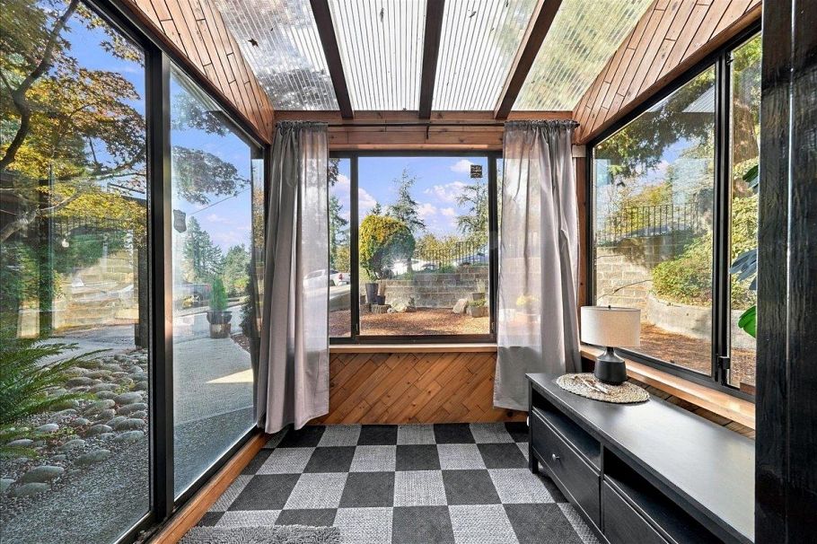 2363 Windridge Drive North Vancouver, BC - 8