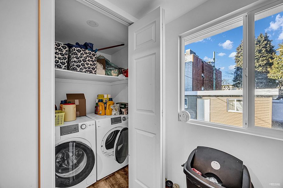 2079 W 46th Avenue Vancouver, BC - 12