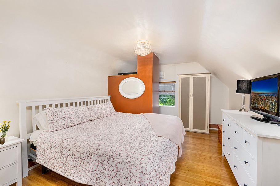 402 E 13th Street North Vancouver, BC - 10