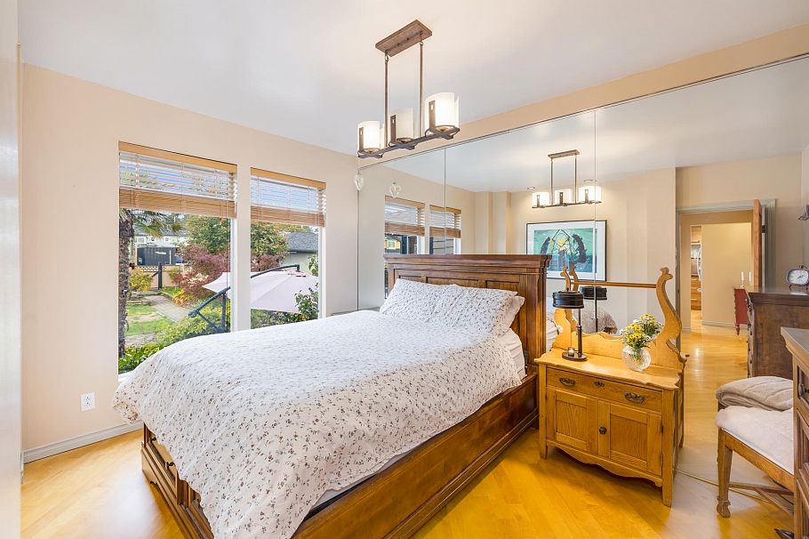 402 E 13th Street North Vancouver, BC - 12