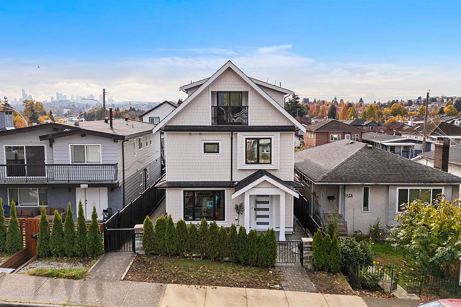 1 3344 Adanac Street Vancouver, BC - 36