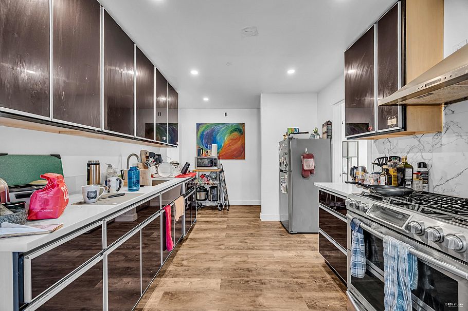 2079 W 46th Avenue Vancouver, BC - 11