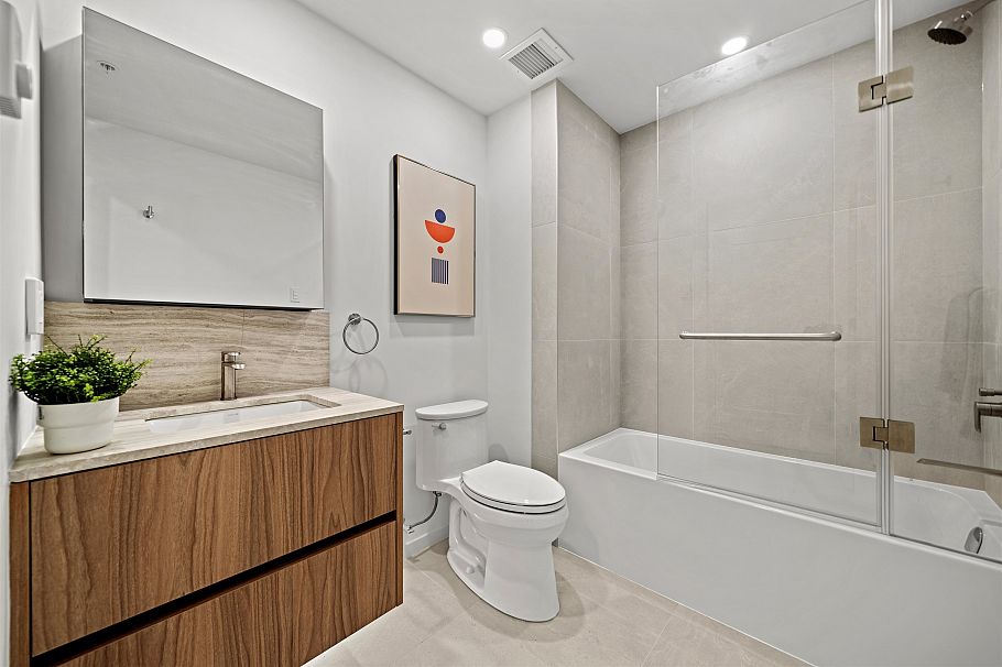 209 8486 Oak Street Vancouver, BC - 9
