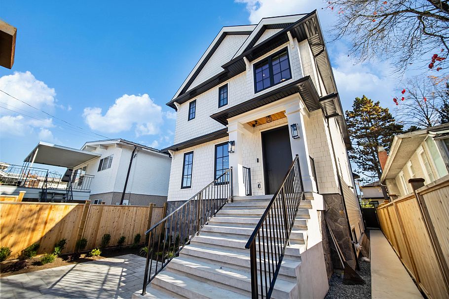 2 6879 Quebec Street Vancouver, BC - 1