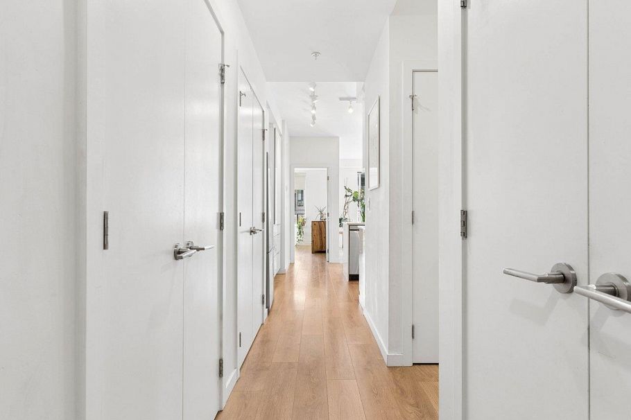313 725 Marine Drive North Vancouver, BC - 26