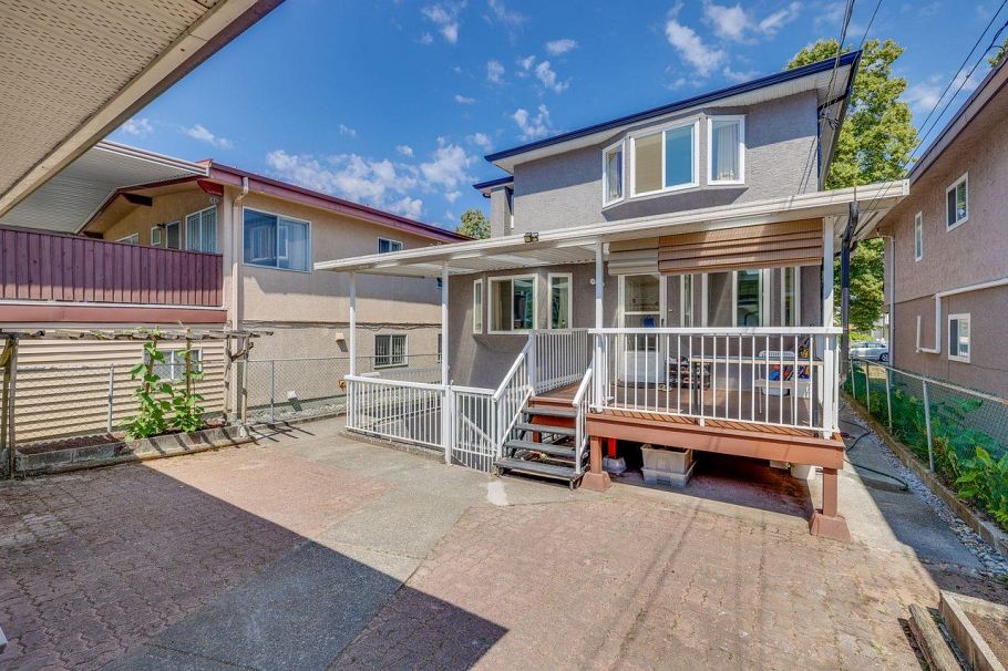 2038 E 26th Avenue Vancouver, BC - 34