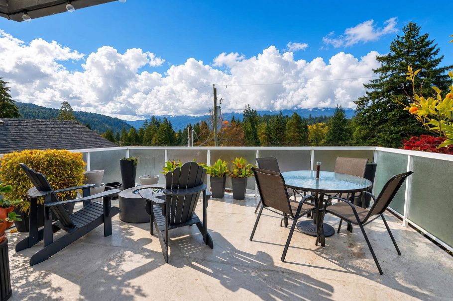 1912 Cliffwood Road North Vancouver, BC - 2