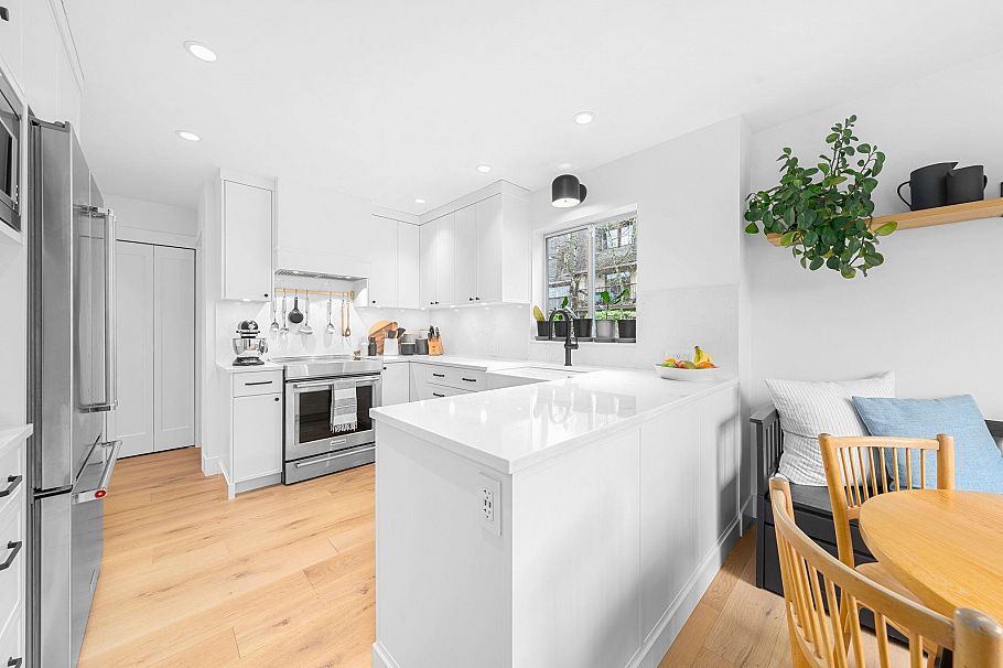 1 224 W 16th Street North Vancouver, BC - 9