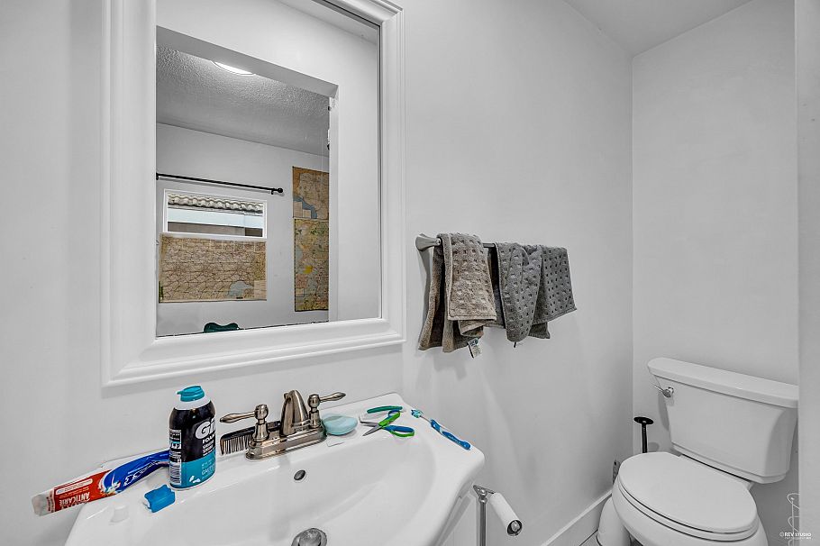 2079 W 46th Avenue Vancouver, BC - 16