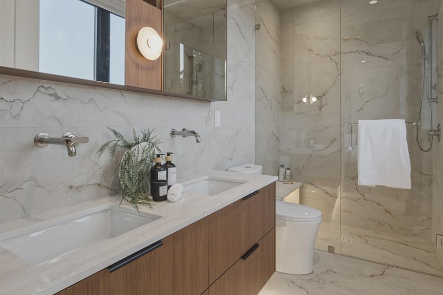 1 266 E 38 Avenue Vancouver, BC - 16