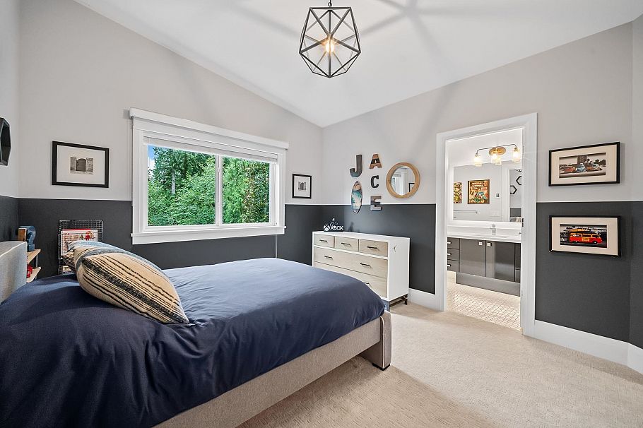 433 E Queens Road North Vancouver, BC - 21
