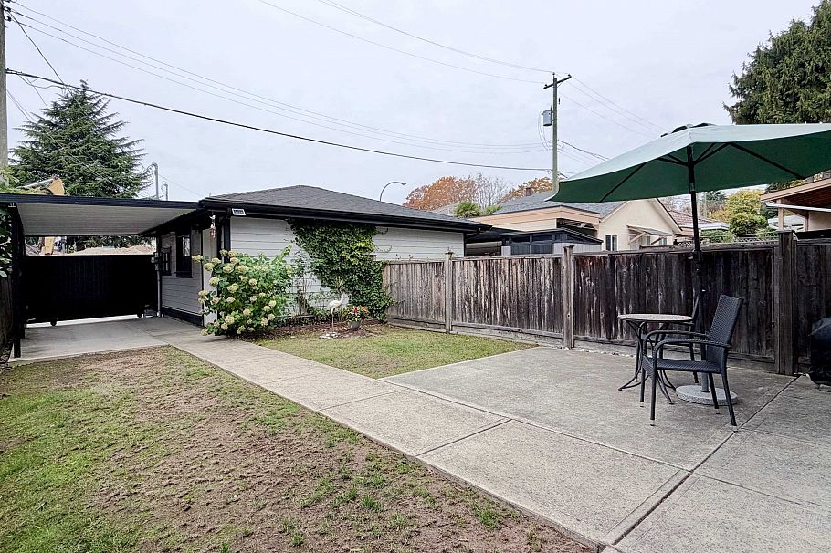 8559 Montcalm Street Vancouver, BC - 28