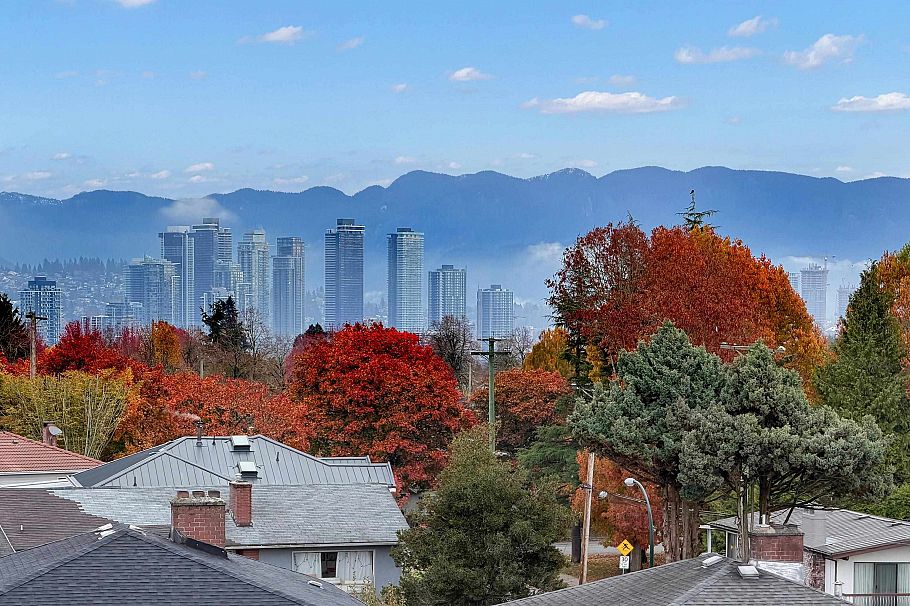 3389 Price Street Vancouver, BC - 2