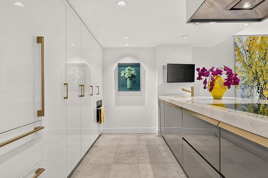 320 4900 Cartier Street Vancouver, BC - 5
