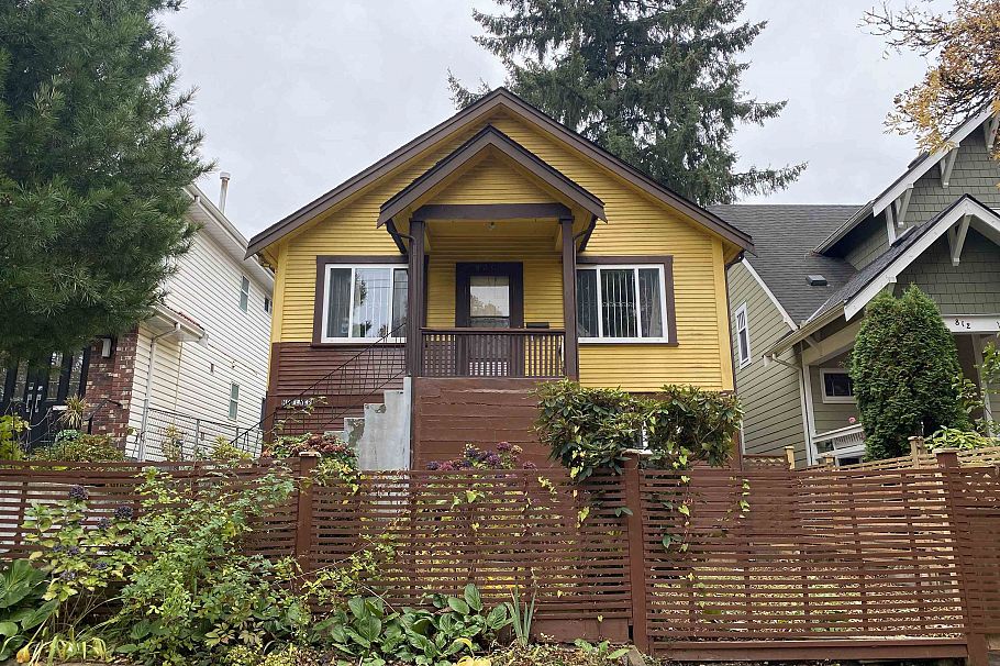820 E 31st Avenue Vancouver, BC - 1