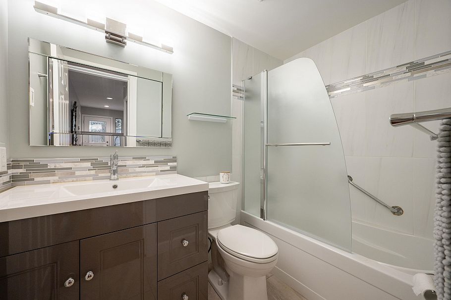 12 229 E 8th Street North Vancouver, BC - 24