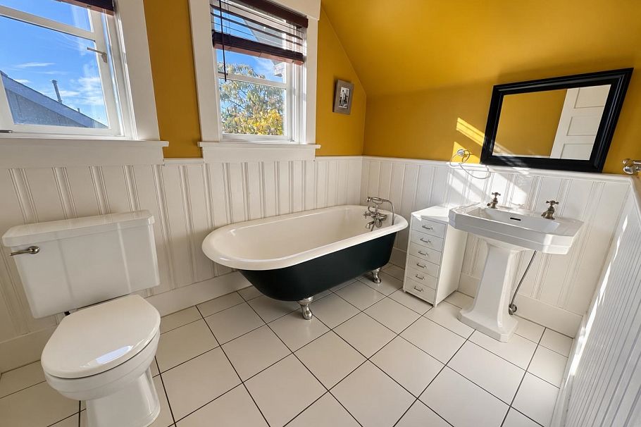 364 E 14th Street North Vancouver, BC - 21