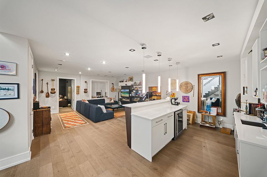 966 Beaumont Drive North Vancouver, BC - 29