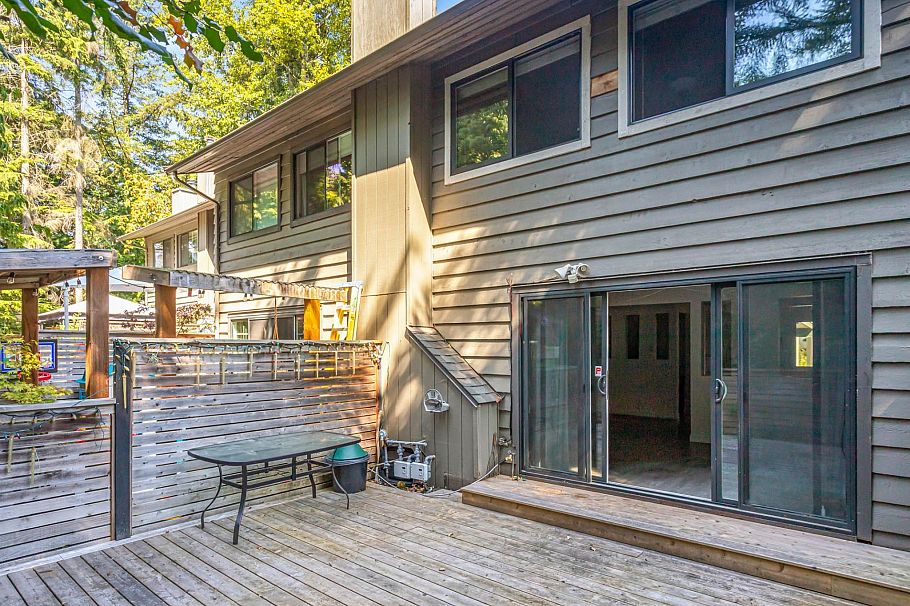 65 1930 Cedar Village Crescent North Vancouver, BC - 11