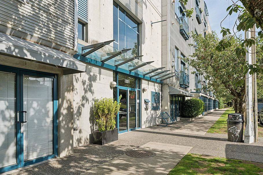222 2001 Wall Street Vancouver, BC - 3