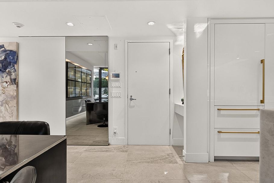 320 4900 Cartier Street Vancouver, BC - 3