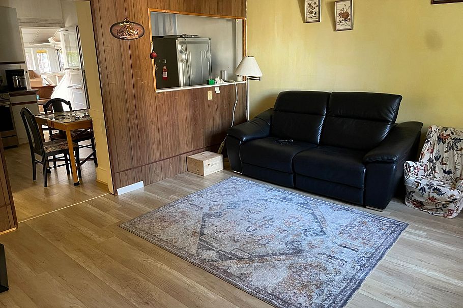 820 E 31st Avenue Vancouver, BC - 2