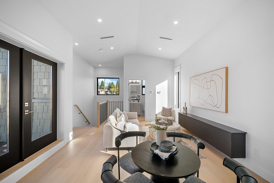 1611 E 58th Avenue Vancouver, BC - 2