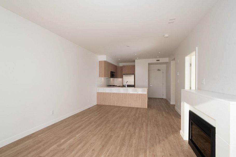 403 1061 Marine Drive North Vancouver, BC - 4