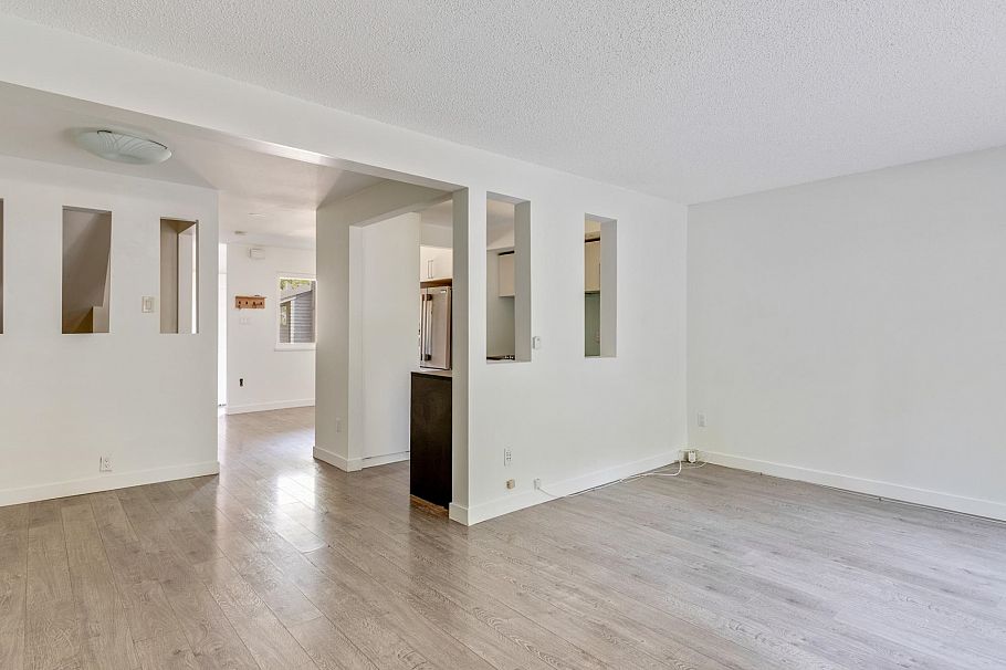 65 1930 Cedar Village Crescent North Vancouver, BC - 13